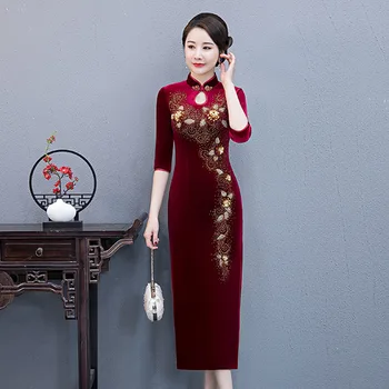 צ ' יפאו הסינית המודרנית הלבוש המסורתי לנשים סתיו סגנון חדש Cheongsam קטיפה רטרו הכלה אמא שמלת חרוזים יומי שמלה